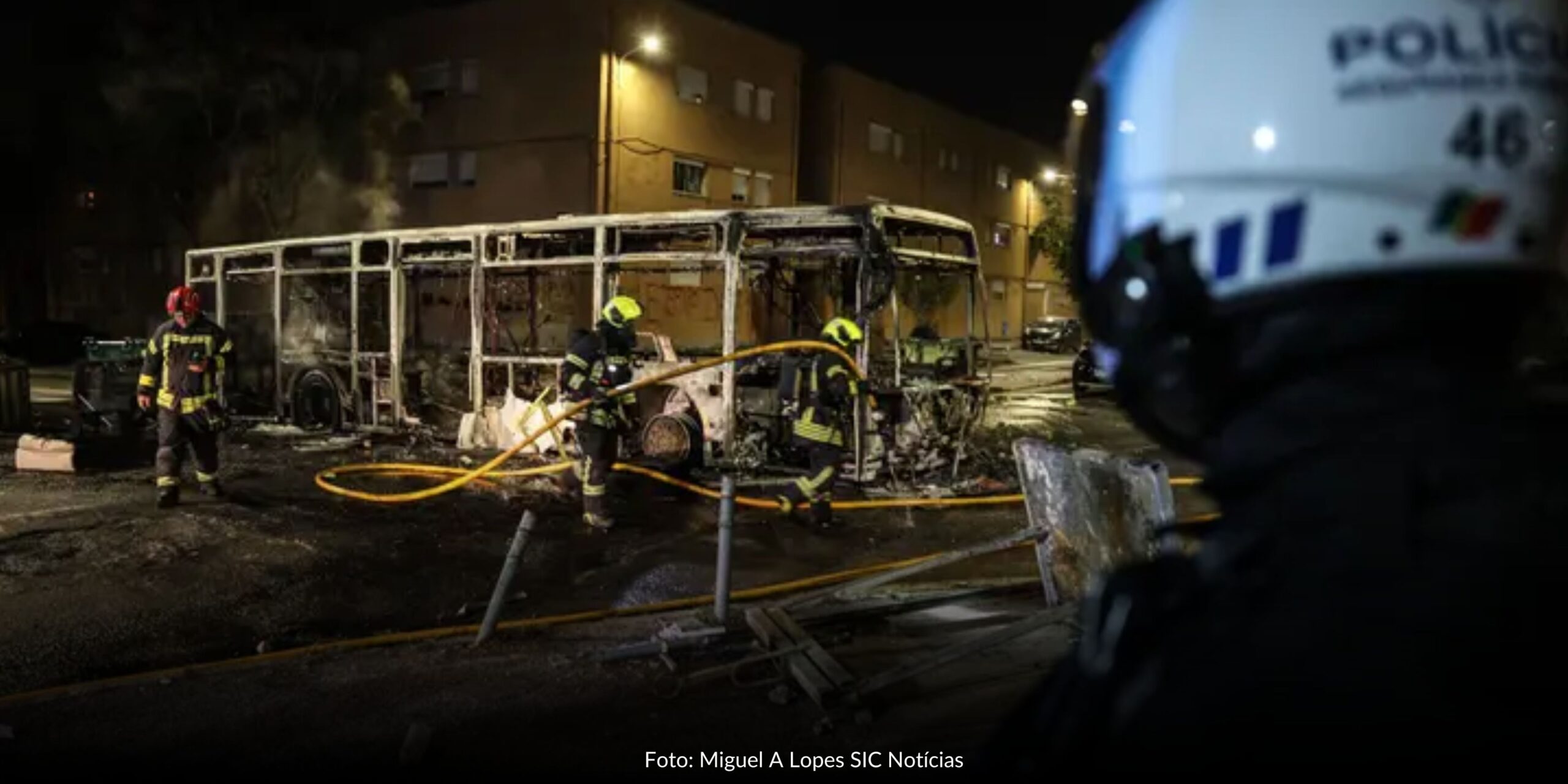 Mais dois autocarros queimados e vários focos de incêndio
