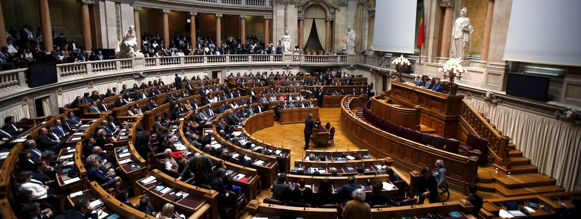 Parlamento de Portugal Aprova Abertura do Canal CPLP para Regularização de Brasileiros