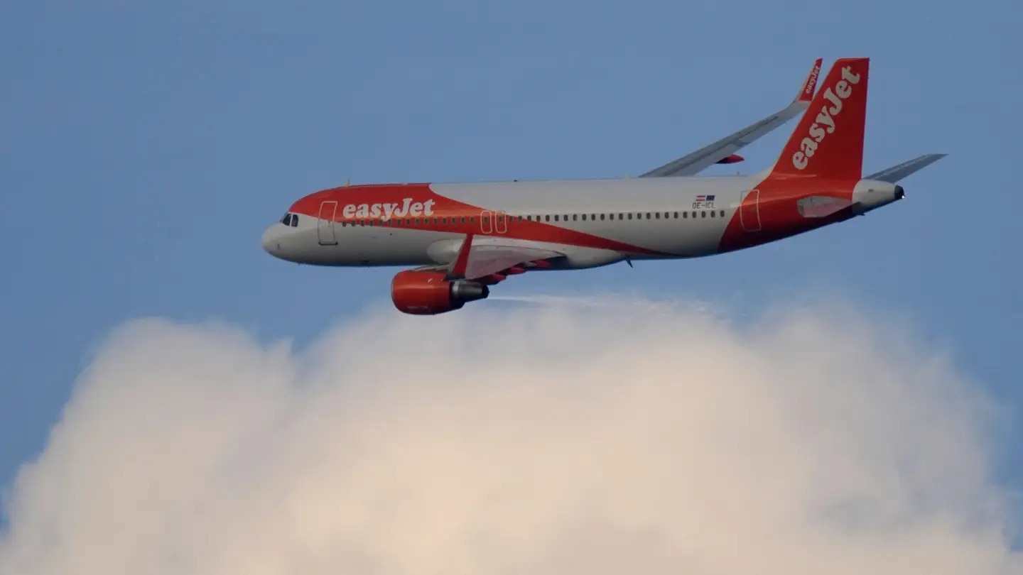 Avião da EasyJet Forçado a Aterragem de Emergência devido a Power Bank na Bagagem
