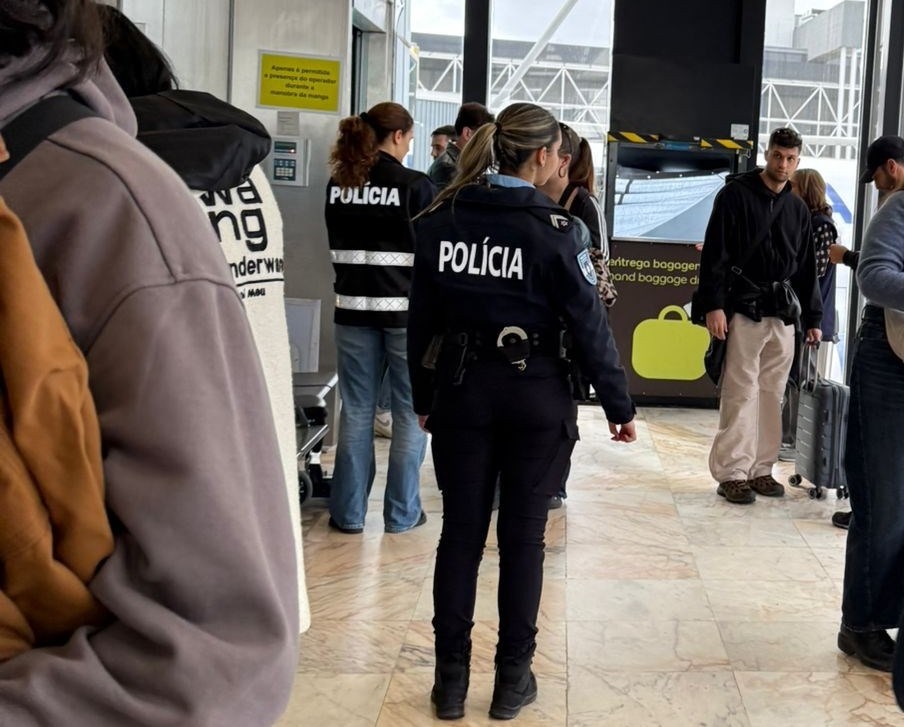 Alerta Schengen: Fiscalização da PSP nos Aeroportos Surpreende Imigrantes em Voos Internos