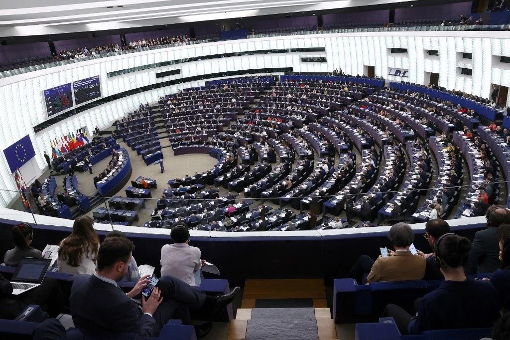 🇪🇺 Alerta Europa: Parlamento Europeu Aprova Lei que Permite Centros de Expulsão Fora do Bloco e Buscas Domiciliárias