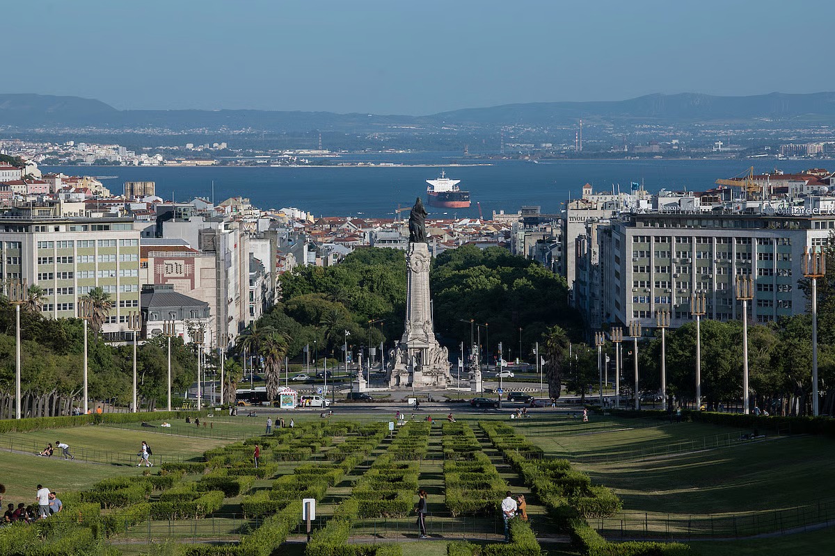 Refúgios Verdes em Lisboa: Os Melhores Jardins para Fugir do Trânsito da Praia
