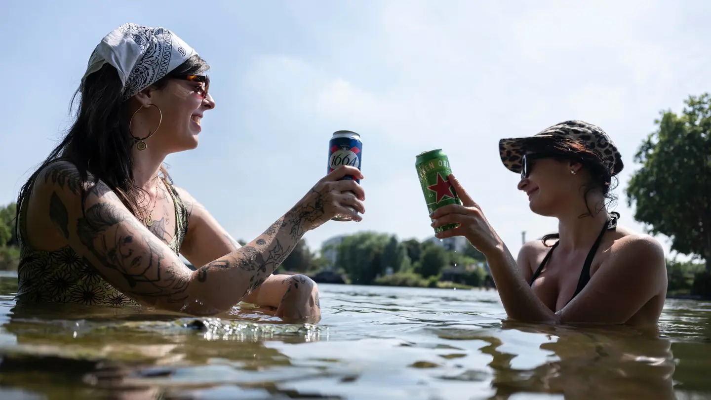 Sobreviver à Vaga de Calor na Europa: Guia de Cuidados de Saúde e Locais para Arrefecer em Segurança