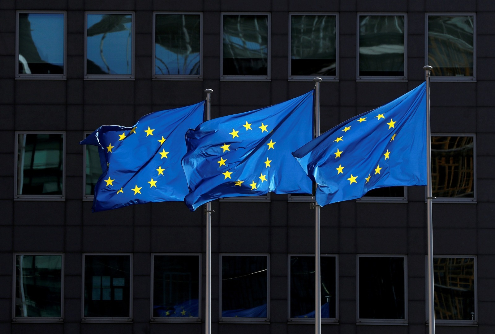Bruxelas Processa Portugal por Negar Advogado Gratuito a Imigrantes Sem Residência Válida