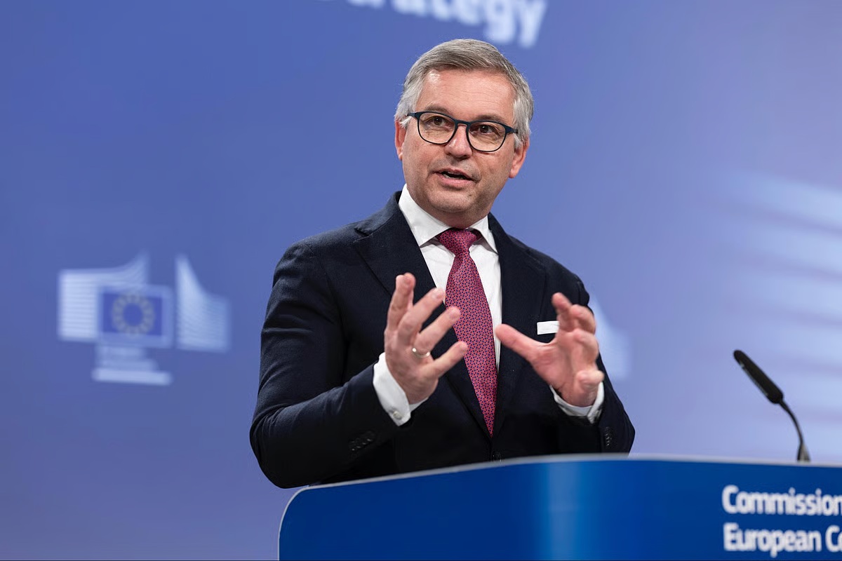 Comissário europeu alerta: título de residência não permite viver ou trabalhar livremente em outros países da UE