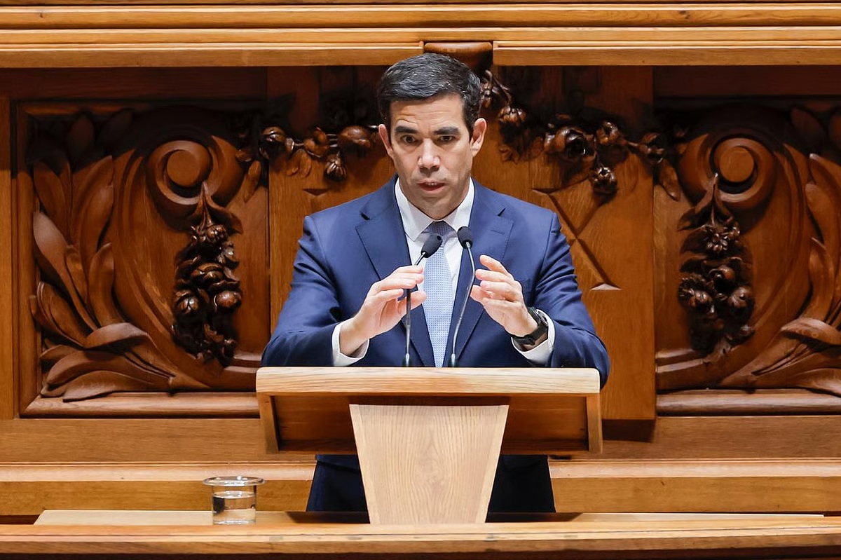 Parlamento rejeita proposta que previa perda da nacionalidade para condenados por crimes graves