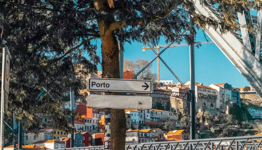 Máfia do Arrendamento no Porto: Empresário Cobrava 300€ por Contrato Falso e Prejudica Centenas de Imigrantes