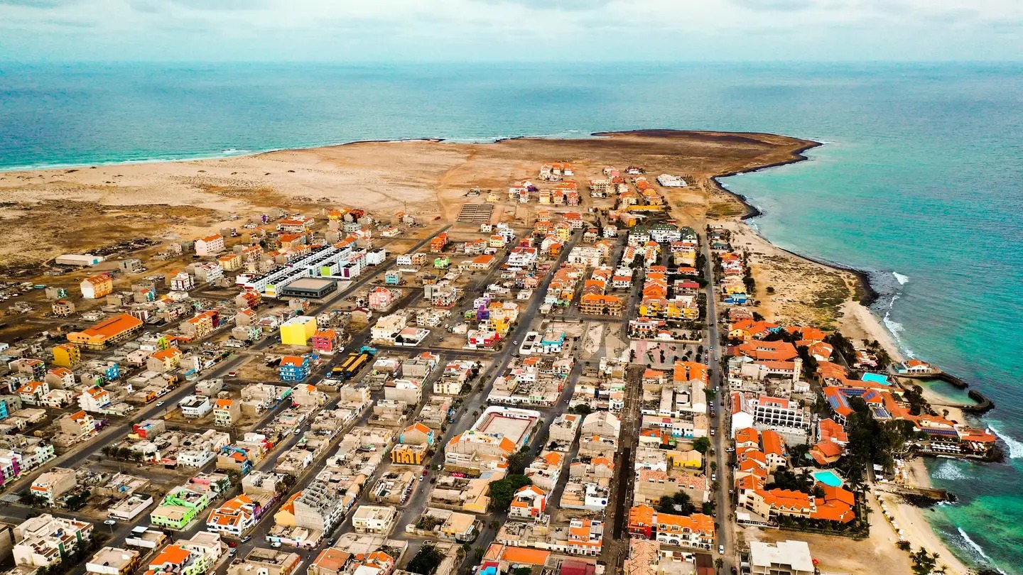 🇨🇻 O Fenómeno “Tubarões Azuis”: Histórica Campanha no Mundial Dispara Procura Turística por Cabo Verde em 5.000%