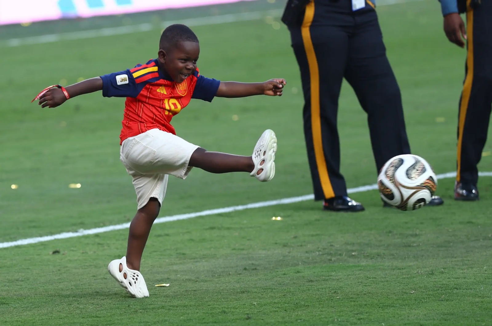 Festa em Família: Meio-Irmão de Lamine Yamal Rouba as Atenções no Relvado da Final do Mundial