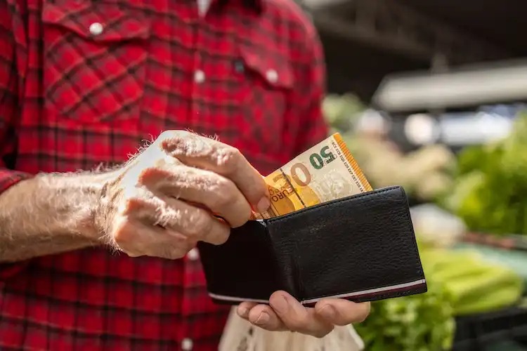 Insegurança Financeira na Europa: 60% dos Consumidores Temem Não Ter Dinheiro Suficiente para a Reforma