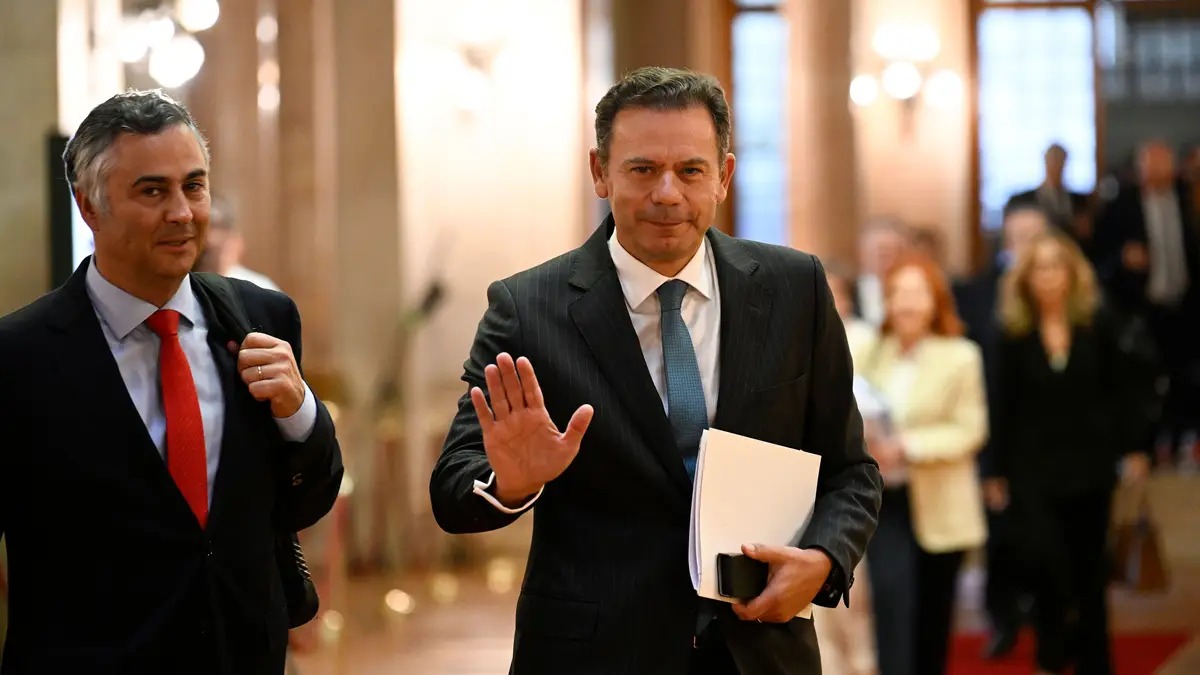 🇵🇹 Sondagem SIC/Expresso: Maioria Dá Negativa ao Ministro da Educação e Duvida da Capacidade Reformista do Governo