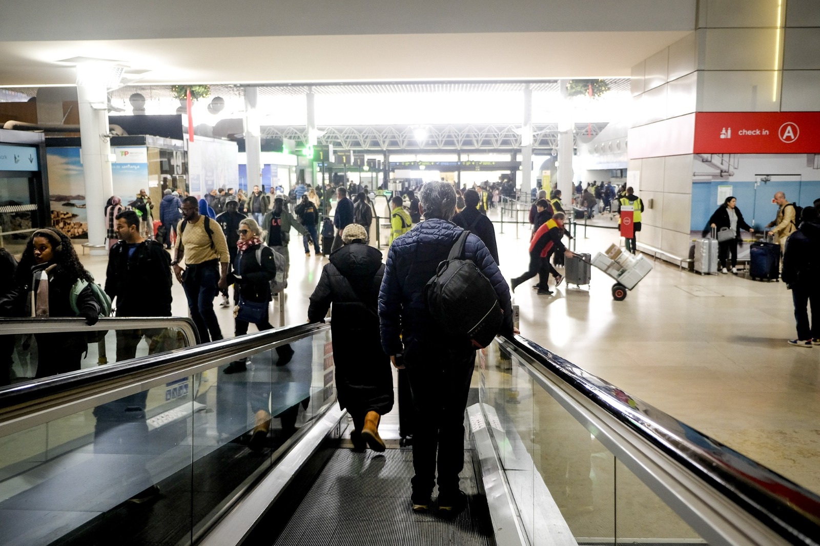 Imigrantes com Residência Legal em Portugal Têm Trânsito Facilitado nos e-Gates dos Aeroportos