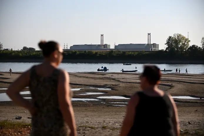 Segunda Vaga de Calor Extremo Atinge Europa Central e Ameaça Central Nuclear na Hungria
