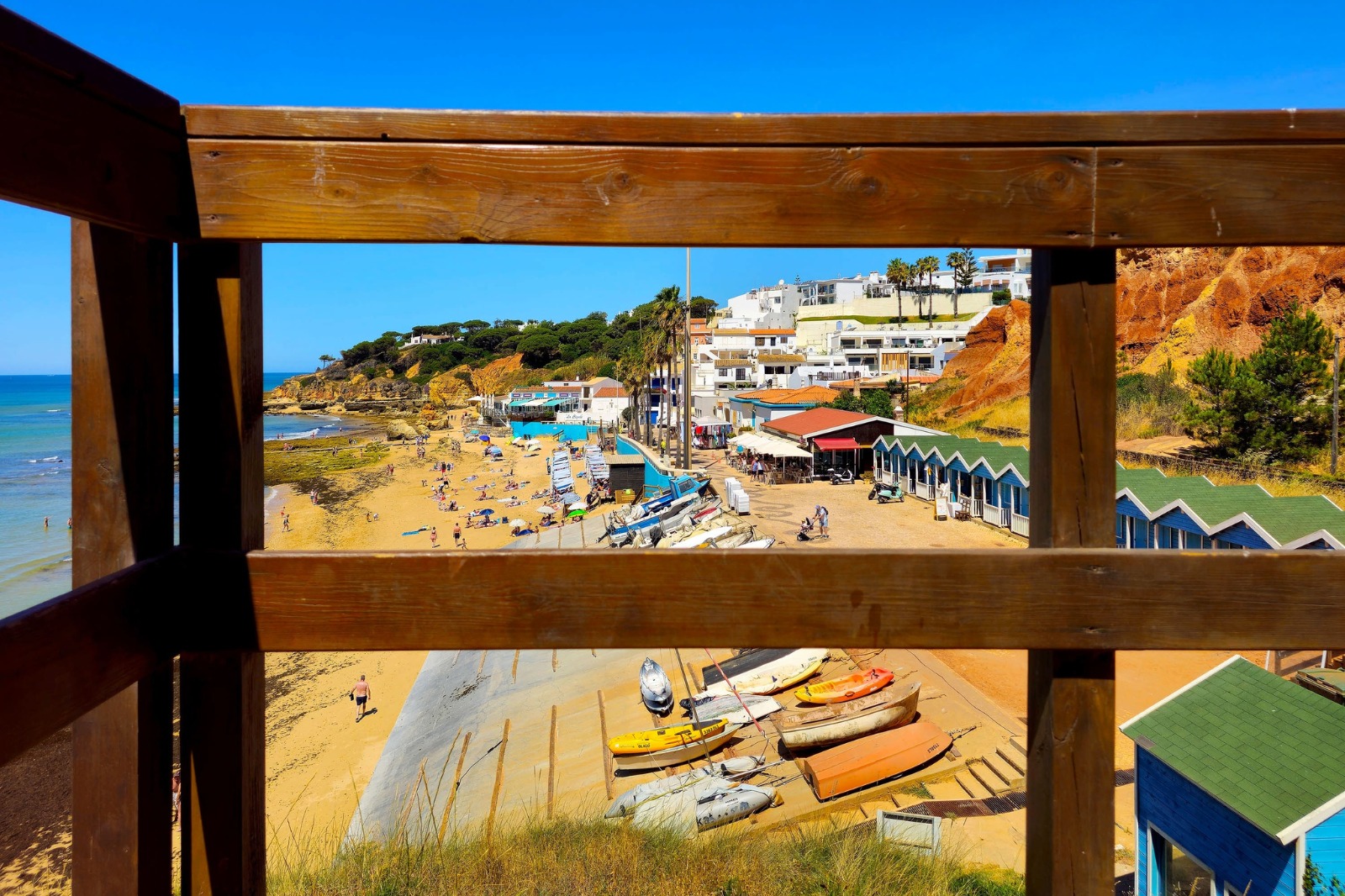Polígrafo / Fact-Check: Um em Cada Três Portugueses Não Consegue Pagar Uma Semana de Férias Fora? VERDADEIRO