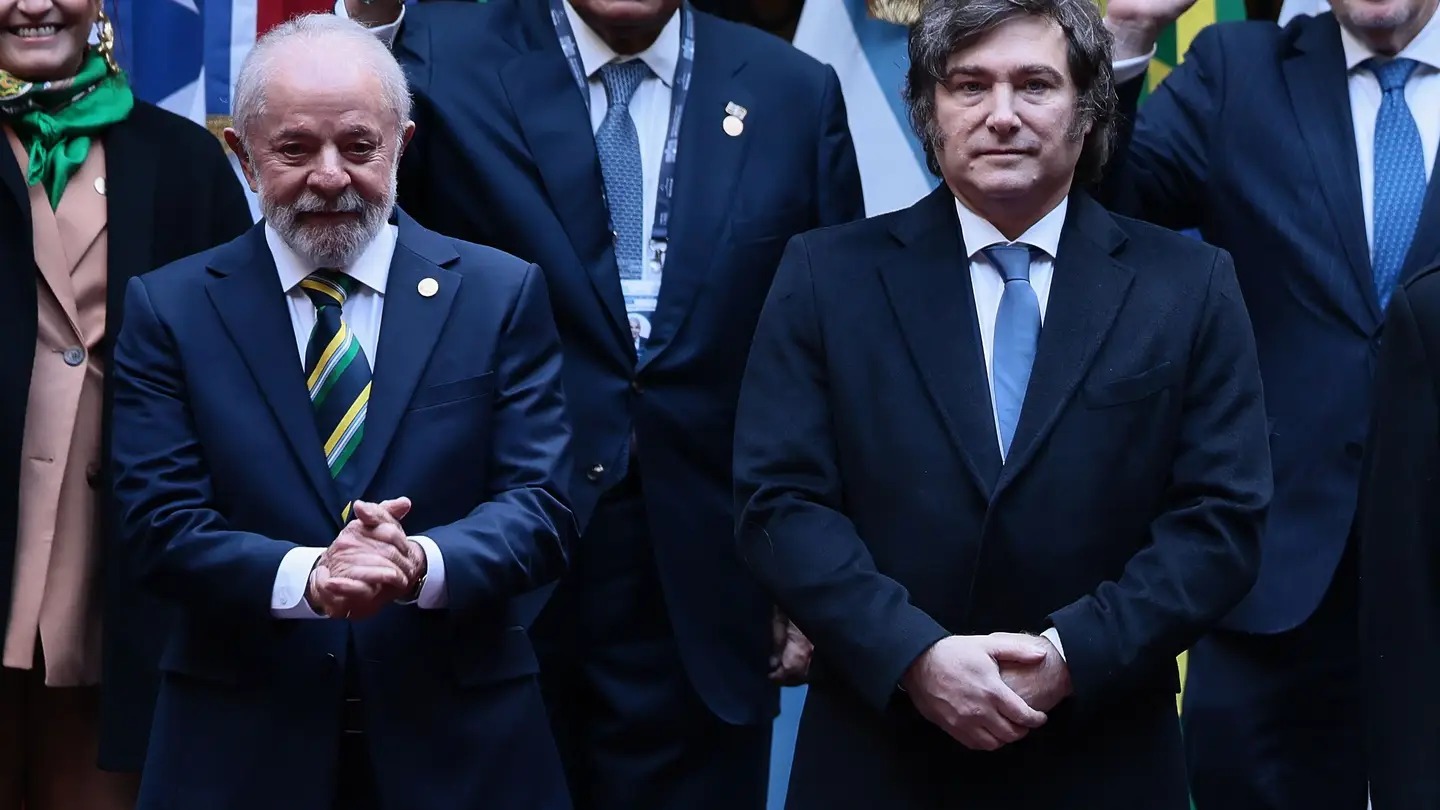 Tensão Diplomática Histórica: Brasil Reduz Presença na Argentina Após Ataques Severos de Milei