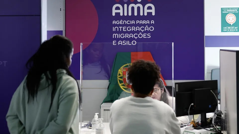 Reviravolta Judicial: Tribunal Dá 7 Dias À AIMA para Agendar Residência de Jovem Deportado