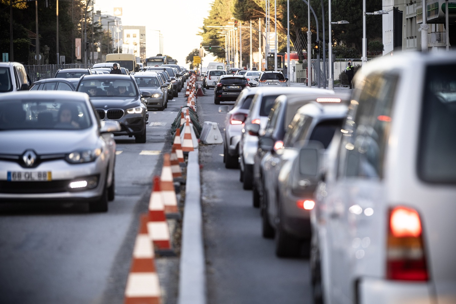 Petição Pública Lança Alerta: Nova Lei Atrela Carta de Condução ao Título de Residência em Portugal