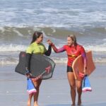 Mãe e Filha Brasileiras em Destaque no Circuito Mundial de Bodyboard com Passagem por Aveiro e Sintra