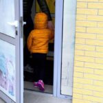 Menino de Três Anos Encontrado Sozinho nas Escadas em Braga: Mãe Localizada e Constituída Arguida