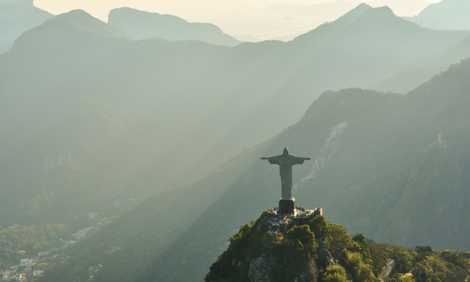Turistas Portugueses no Brasil Crescem 24,9% e Portugal Torna-se o Maior Mercado Emissor Europeu