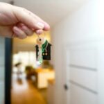 Comprar Imóvel em Portugal ou no Brasil? O Guia Financeiro para Expatriados