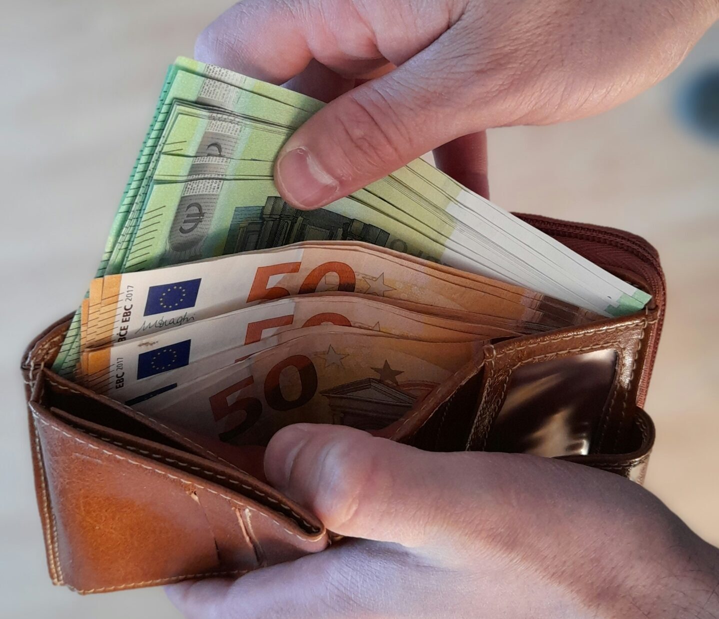 Salário Mínimo Nacional Sobe para 970 Euros em 2027 no OE2027