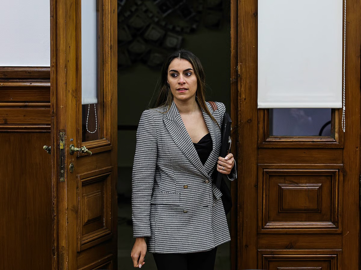 Deputadas do Chega Invadem Estúdios da Rádio Universidade de Coimbra em Protesto contra Proibição Presencial