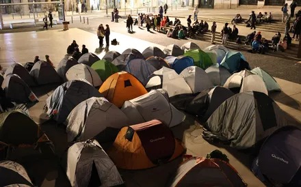 Protesto em Coimbra: Concentração na Praça 8 de Maio Exige Medidas Urgentes Contra a Crise na Habitação